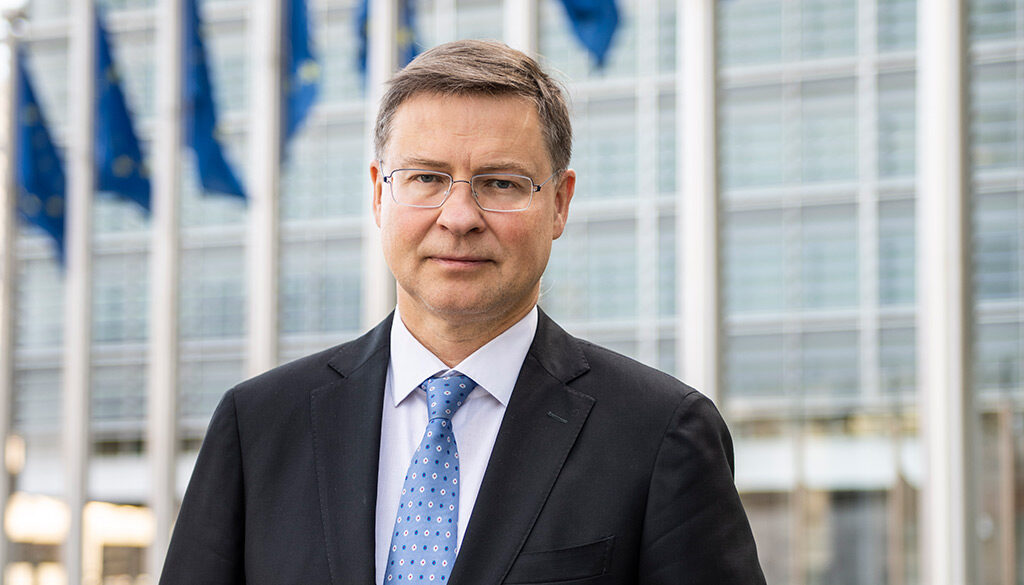Kommissionär Valdis Dombrovskis: “Cutting red tape is one of the crucial elements to achieve a more competitive Europe” Kommissionär Valdis Dombrovskis: “Cutting red tape is one of the crucial elements to achieve a more competitive Europe”